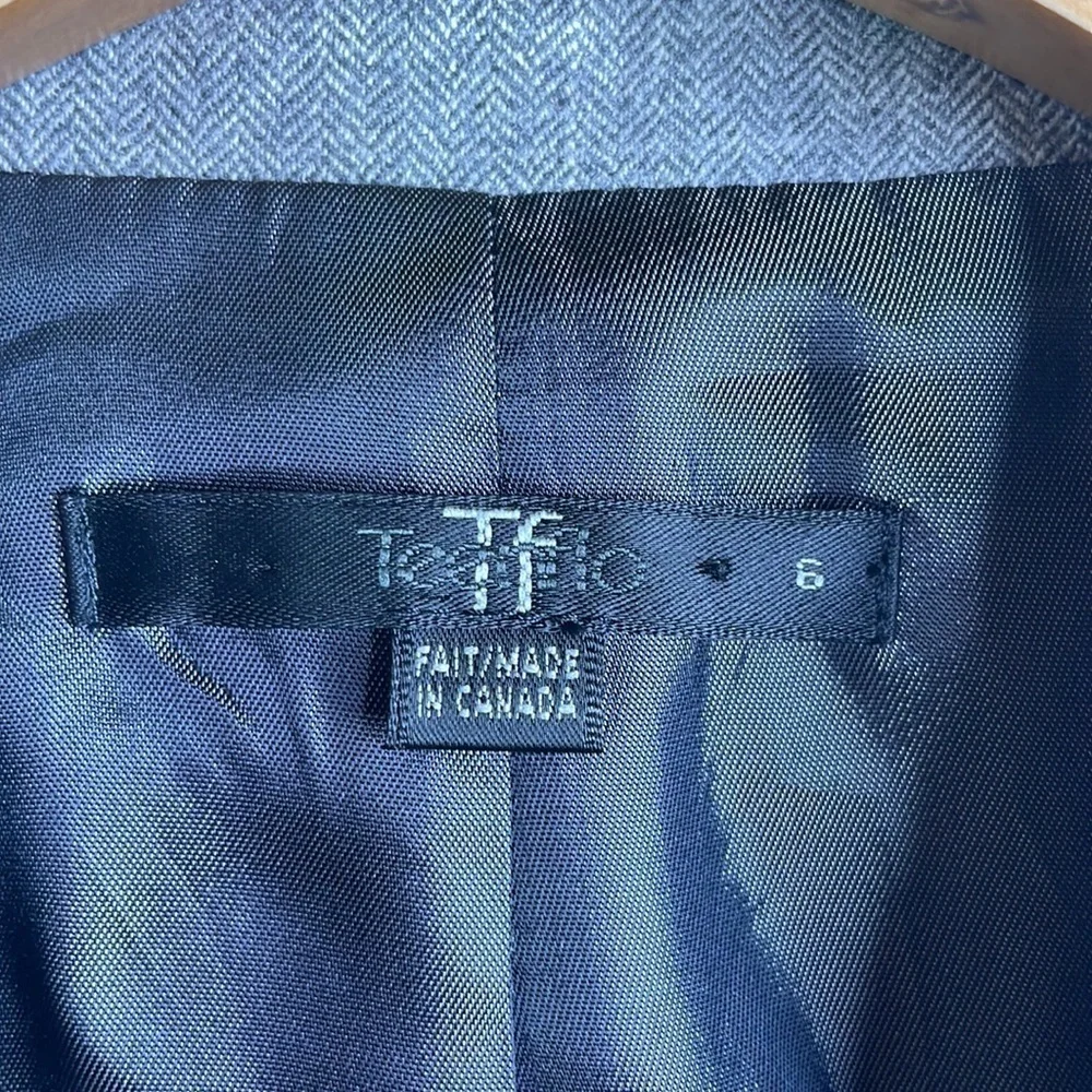 Teenflo gray wool and spandex blazer with accent trim